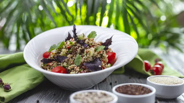 Salad Quinoa Bisa Menjadi Alternatif Menu Makan Malam yang Sehat