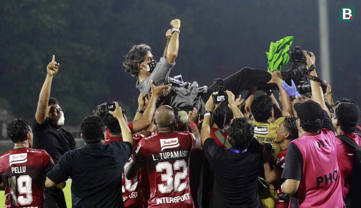 Serdadu Tridatu, julukan Bali United, meraih gelar juara Liga 1 musim ini setelah Persib Bandung bermain imbang 0-0 lawan Persik Kediri, Jumat (25/3/2022). (Bola.com/M Iqbal Ichsan)