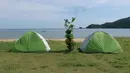 Lokasi perkemahan yang disiapkan itu berada di area Kawasan Ekonomi Khusus (KEK) Mandalika atau tidak jauh dari pantai dengan jumlah tenda 1075 unit. (Bola.com/Yusuf Satria)