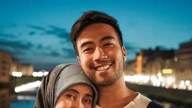 10 Potret Kebersamaan Vidi Aldiano dan Ibunda, Selalu Beri Semangat untuk Lawan Kanker Ginjal