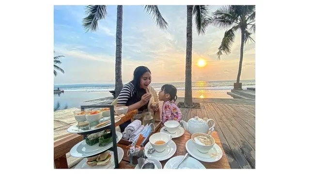 Potret 8 Selebriti saat Lakukan Road Trip, Seru Banget