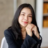 ilustrasi perempuan tersenyum/David Gyung/Shutterstock