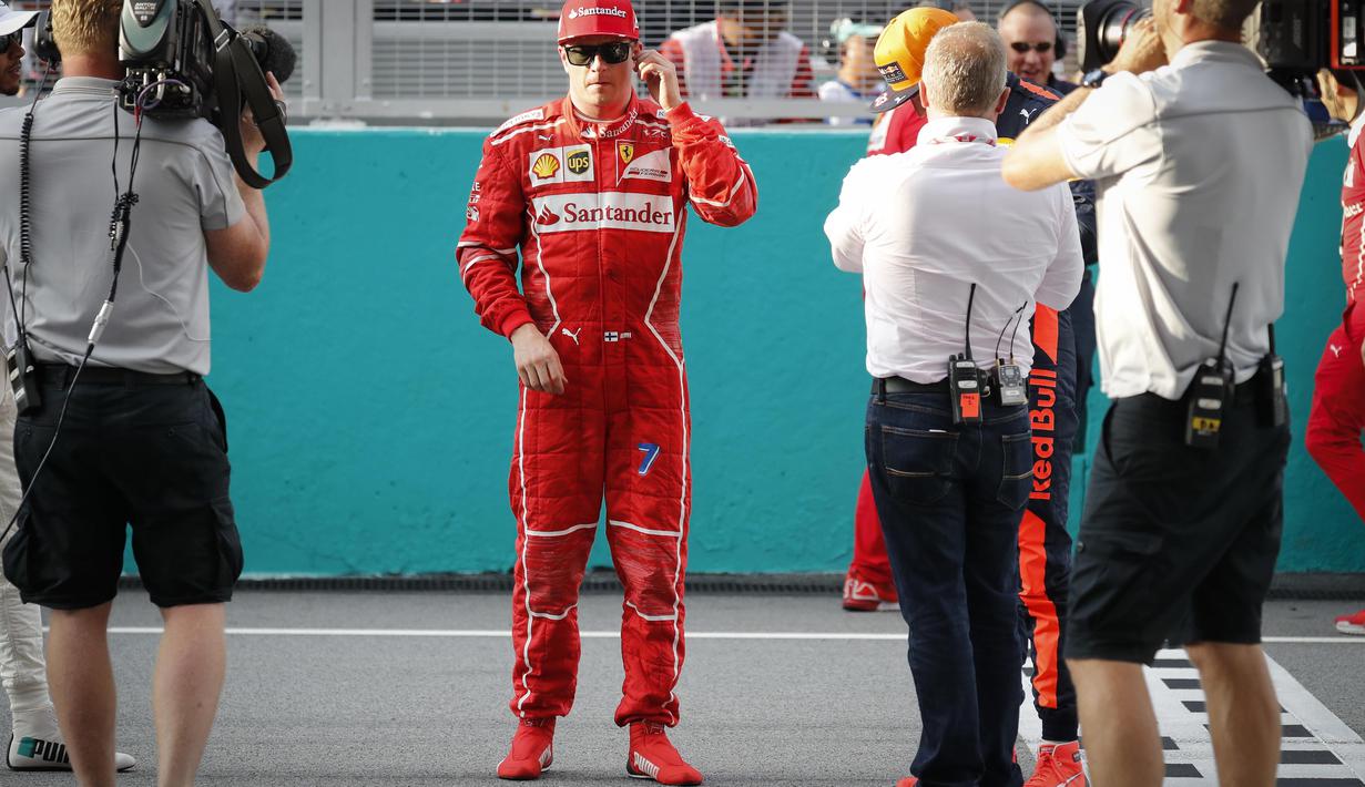Pebalapa Ferrari, Kimi Raikkonen menempati posisi kelima klasemen semetara pebalap F1 dengan torehan 148 poin. (AP/Vincent Thian)
