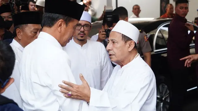 Potret Presiden Jokowi takziah (Sumber: Radar Pekalongan)