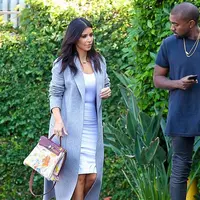 Memiliki banyak masalah, Kim Kardashian gugat cerai Kanye West (via Aceshowbiz.com)
