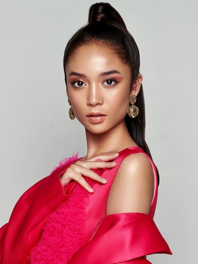 6 Pemotretan Asha Assuncao dalam Berbagai Tema Ini Curi Perhatian