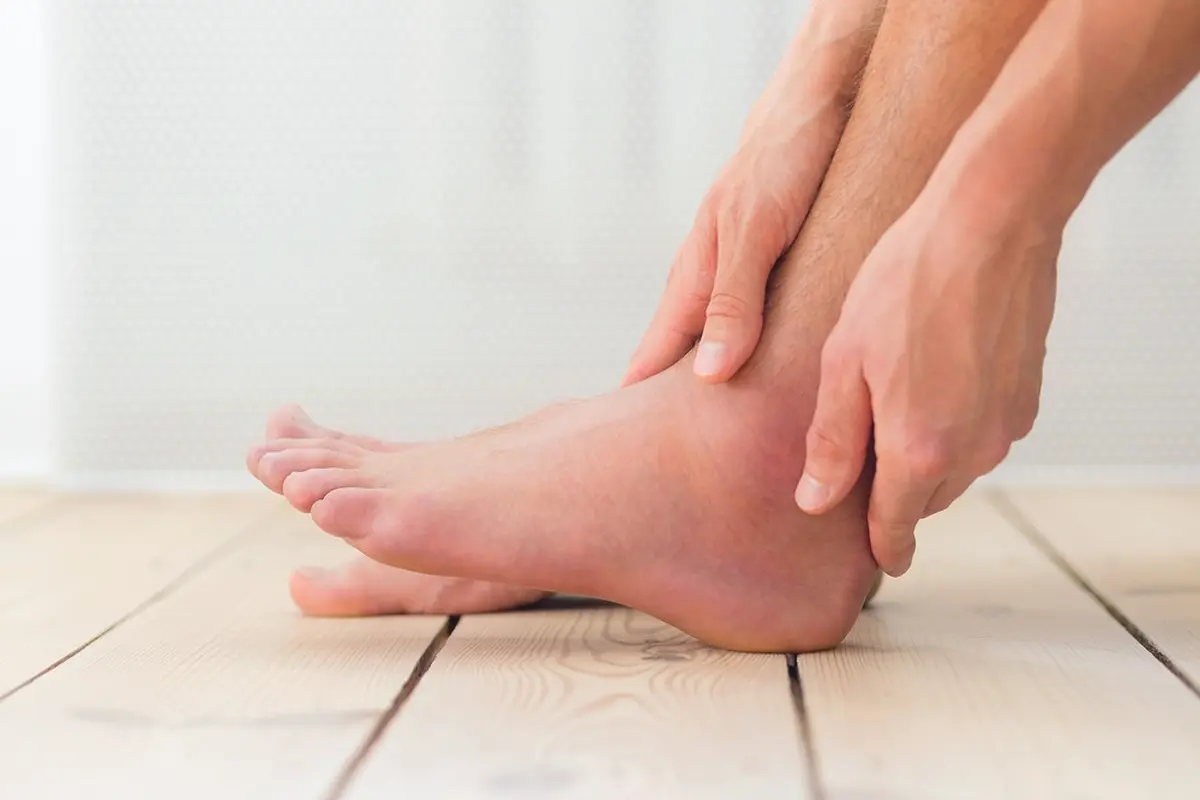 Tips mengatasi kaki bengkak yang perlu kamu tahu.