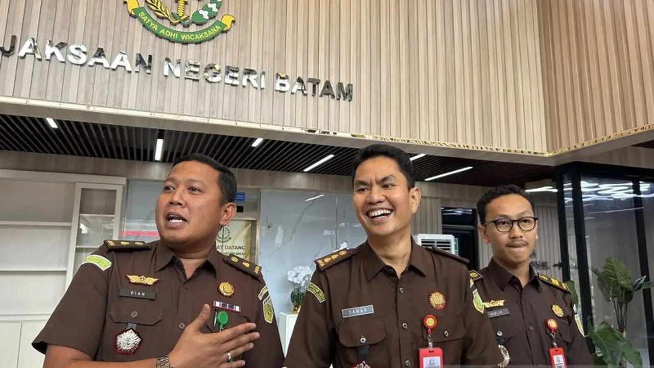 Kasi Intelijen Kejari Batam Priandi Firdaus (Kiri) Bicara soal Kompol Satria