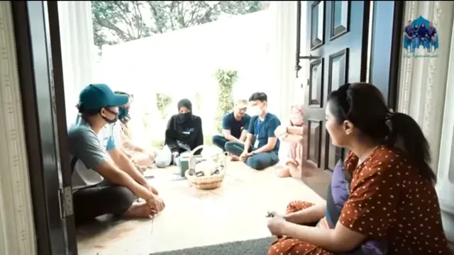 7 Momen Keluarga Anang dan Ashanty Berbagi dengan Karyawan, Tuai Pujian