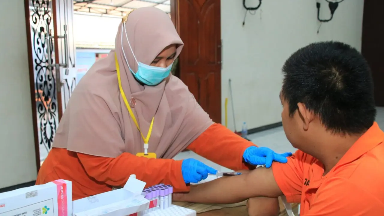 Puluhan warga binaan Lapas Banyuwangi Lakukan tes HIV/AIDS (Istimewa)