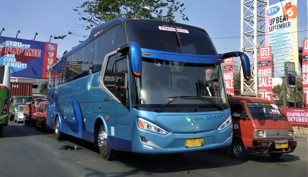 Arctic SHD merupakan produk bus terakhir yang dibuat oleh Karoseri Restu Ibu Pusaka sebelum berhenti beroperasi karena pandemi. Bus yang dibangun di atas sasis Mercedes-Benz OH 1626 ini memiliki desain keren dengan wajah yang galak. Headlamp yang digunakan sudah LED dan untuk bus nya sendiri sudah berwujud Double Glass. Bus ini dimiliki oleh PO Big Bird.