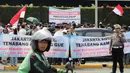 Namun, aksi unjuk rasa yang disertai dengan perusakan di sejumlah tempat atau fasilitas umum tidak dapat dibenarkan, dan tindakan tersebut yang ditentang oleh warga Tanah Abang. (merdeka.com/Arie Basuki)
