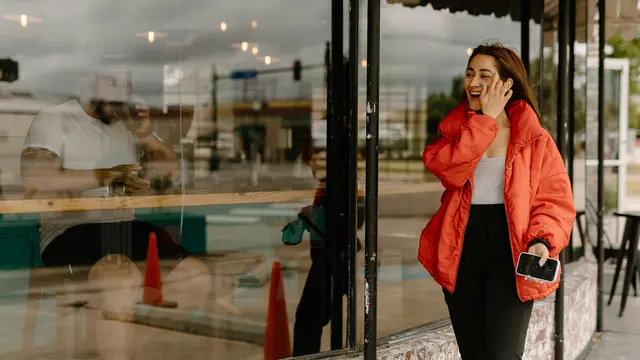 wanita oktober jalan kaki