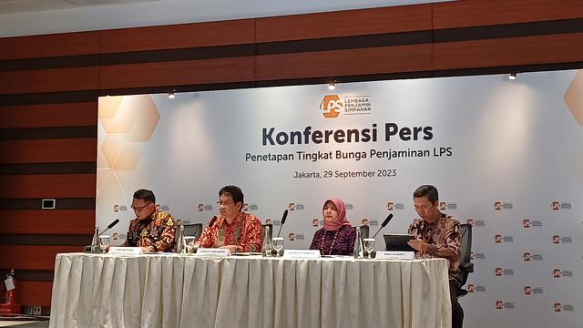Ketua Dewan Komisioner Lembaga Penjamin Simpanan (LPS)  Purbaya Yudhi dalam konferensi pers yang berlangsung di  Jakarta, Jumat (29/9/2023). (Maul/Liputan6.com)