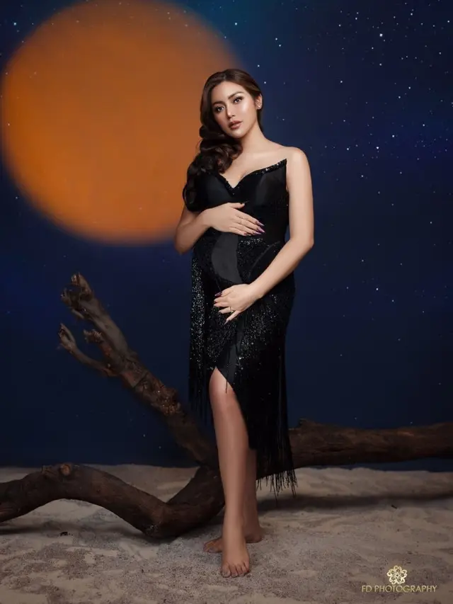 7 Maternity Shoot Jessica Iskandar di Kehamilan Ketiga, Tampil Anggun Dress Hitam