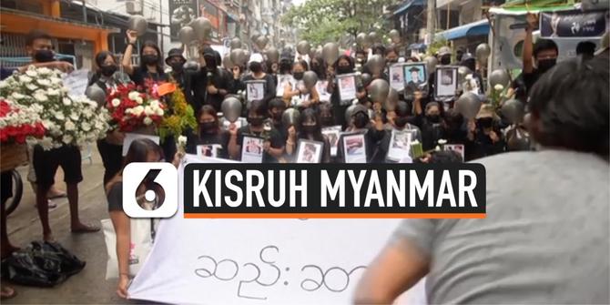 VIDEO: 564 Orang Tewas, Demonstran Myanmar Mengheningkan Cipta