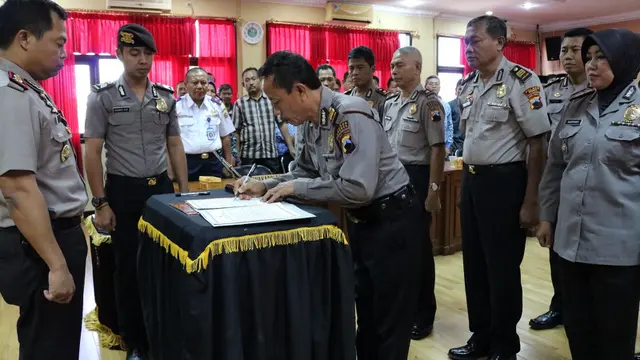 Penandatanganan Pakta Integritas dan MoU Dalam Rekrutmen Calon Anggota Polisi