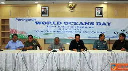 Citizen6, Jakarta: Menteri Kelautan dan Perikanan Fadel Muhammad bersama Menhan Poernomo Yusgiantoro mengadakan konferensi pers terkait World Oceans Day (WOD) di Gedung KKP,Jakarta. (Pengirim: Efrimal Bahri)