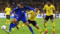Playmaker Timnas Thailand, Sanrawat Detchmitr (29), saat melawan Malaysia pada leg pertama semifinal Piala AFF 2018. (Bola.com/Dok. AFF Suzuki Cup)