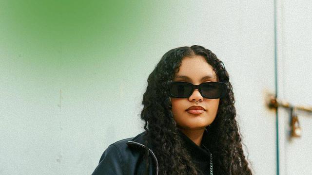 Diskon lewat, baju numpuk. Yuk belajar berhenti belanja impulsif dan mulai pilih fashion yang lebih bijak buat diri sendiri dan bumi.