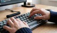 6 Alasan Keyboard F dan J terdapat Tonjolan Kecil, Bantu Mengetik Lebih Cepat