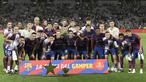 Pemain Barcelona berfoto bersama setelah memenangkan Piala Joan Gamper edisi ke-58 di Estadi Olimpic Lluis Companys, Barcelona, Rabu (09/08/2023) WIB. Barca menang dengan skor 4-2 atas Tottenham Hotspur. (AFP/Pau Barrena)