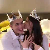 Julian Jacob melamar Mirriam Eka (Foto: instagram abraham.kevin_)