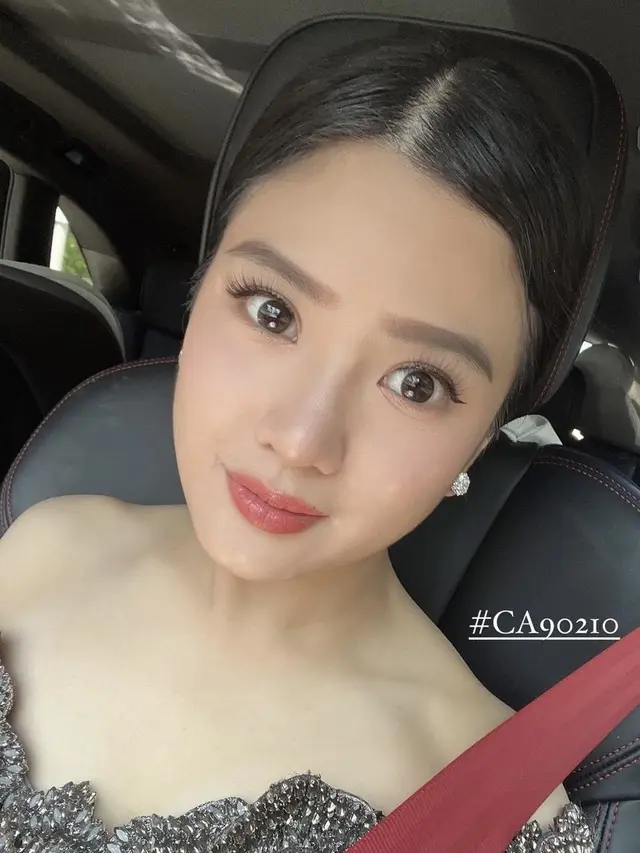 Valencia Tanoesoedibjo di hari pernikahan sang adik, Clarissa Tanoesoedibjo. [@valenciatanoe]