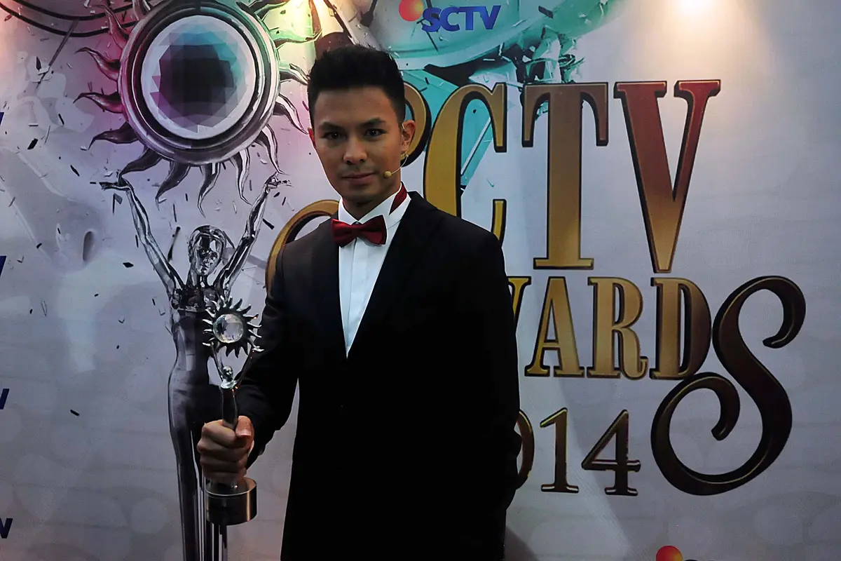 Fero Walandouw Raih Aktor Pendamping Paling Ngetop SCTV Awards