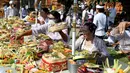 Hari Raya Galungan merupakan hari raya keagamaan bagi umat Hindu untuk memperingati terciptanya alam semesta dan seluruh isinya. (SONNY TUMBELAKA/AFP)