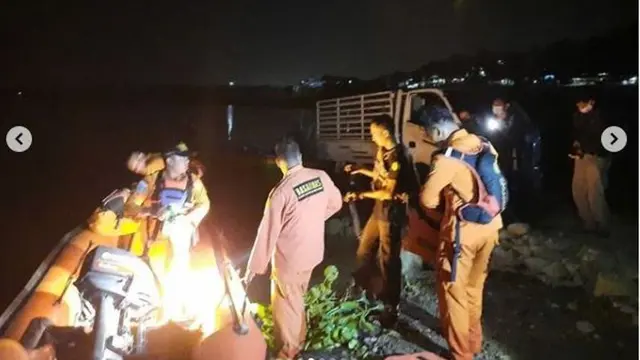 Tim SAR Evakuasi 23 Wisatawan yang Terjebak Eceng Gondok di Waduk Jatiluhur