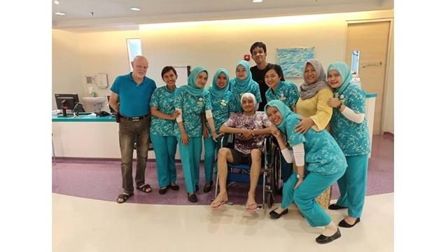 7 Momen Dylan Carr Diperbolehkan Jalan-jalan Pakai Kursi Roda