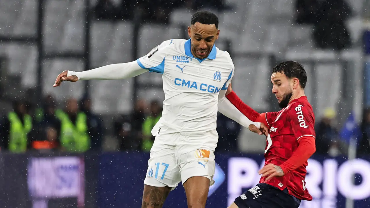 Foto: Aksi Disiplin Calvin Verdonk Saat Bantu Lille Comeback atas Marseille di Liga Prancis