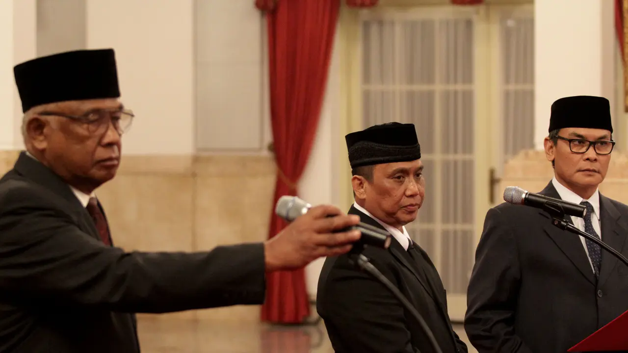 Jokowi Resmi Lantik 3 Pimpinan Sementara KPK