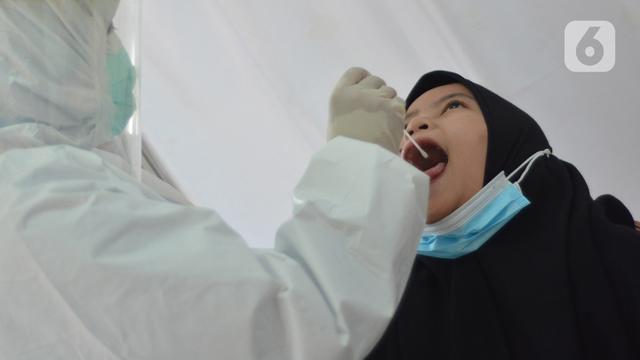 Tes Swab Massal untuk Melacak Covid-19 di Depok