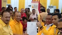 Airlangga daftar calon ketua umum Golkar. (M Genantan/Merdeka.com)