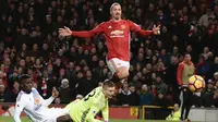 Zlatan Ibrahimovic mencetak satu gol saat Manchester United menang 3-1 atas Sunderland di Old Trafford, Senin (26/12/2016). (AFP/Oli Scarff)