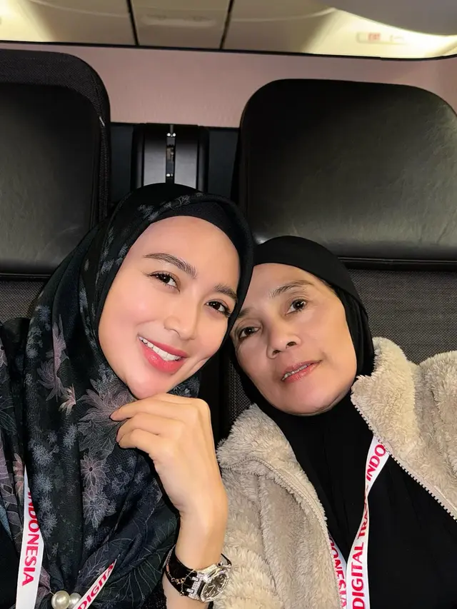 7 Potret Wika Salim Berkuda saat Jalani Umrah Ini Tampil Menawan