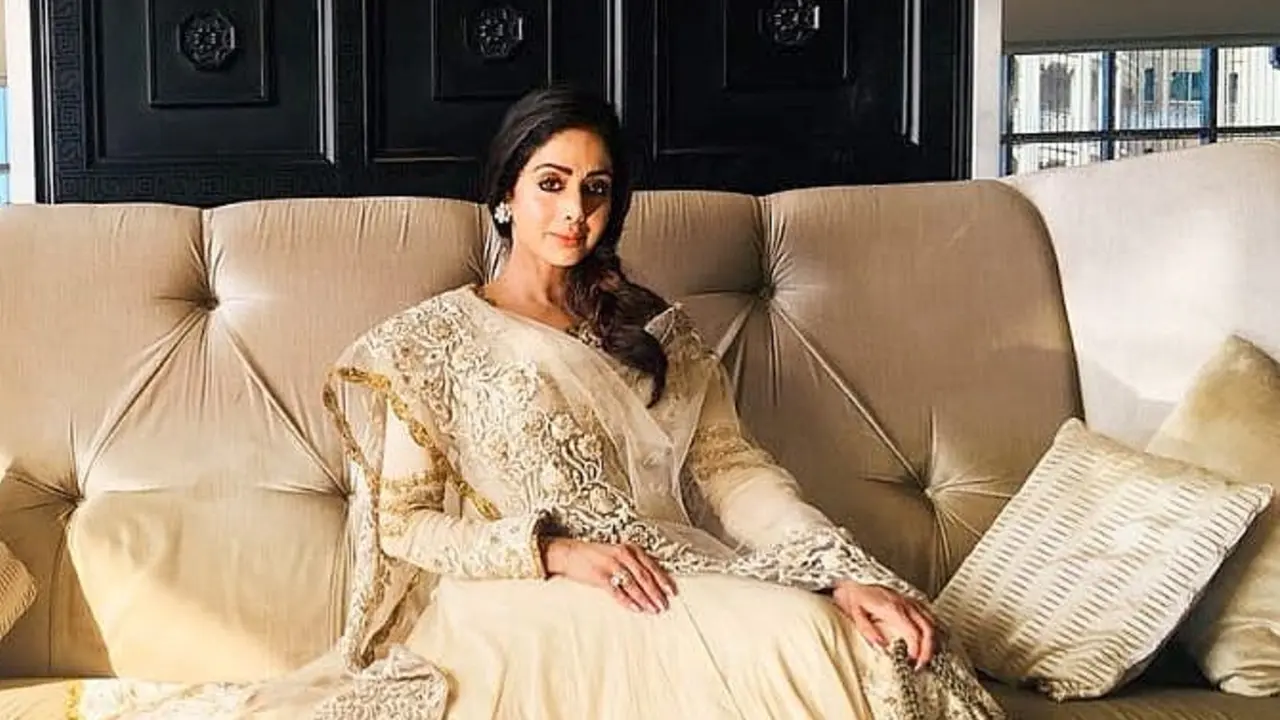 Fakta terbaru menyebutkan Sridevi tak pernah merasakan kebahagiaan dalam hidupnya. Benarkah itu? (Instagram/ mmalhotraworld)