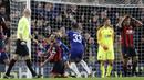 Gelandang Chelsea, Eden Hazard, membobol gawang Bournemouth pada laga Piala Liga Inggris di Stadion Stamford Bridge, Kamis (20/12). Chelsea menang 1-0 atas Bournemouth. (AP/Alastair Grant)
