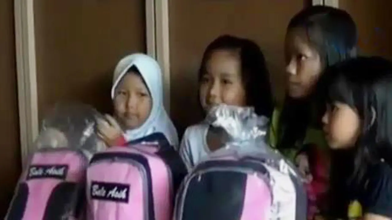 Alat Sekolah Gratis