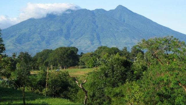 5500 Foto Penampakan Gunung Salak Gratis