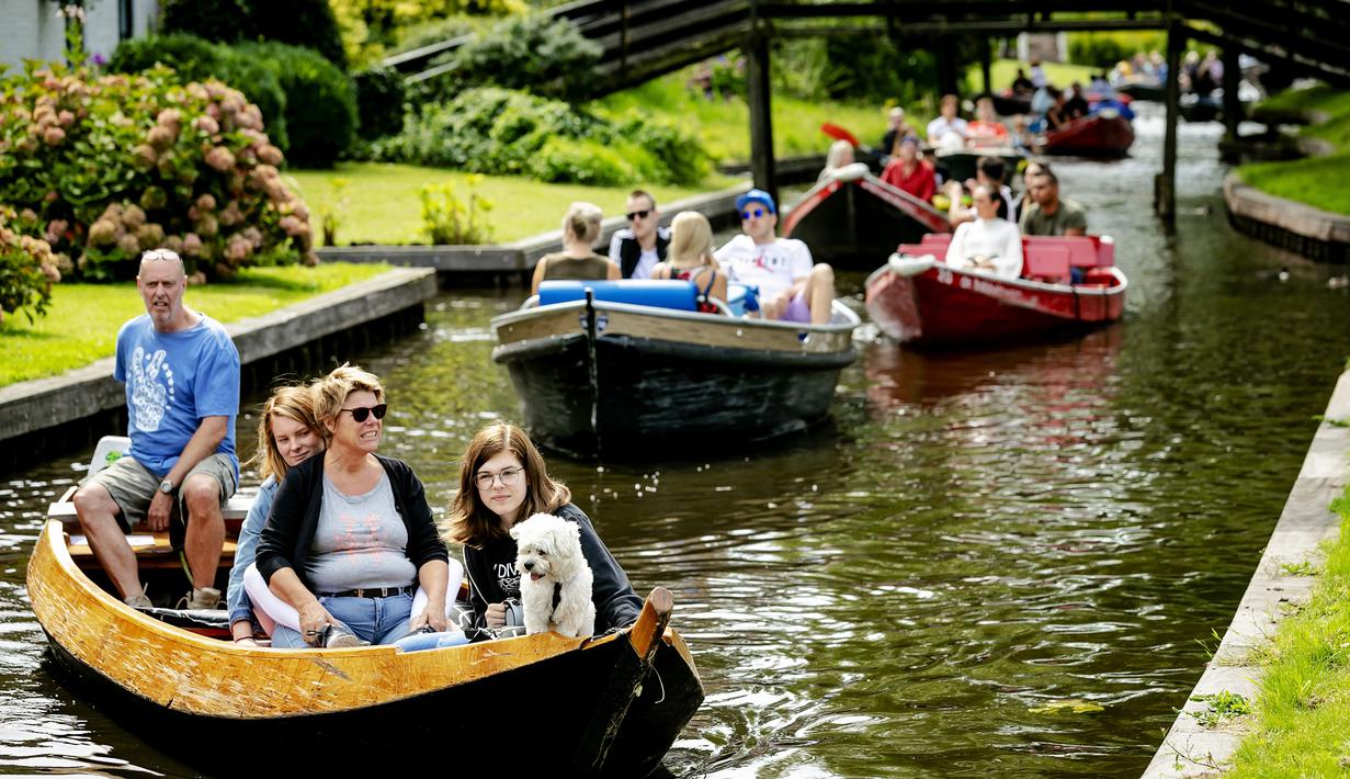 FOTO Mengunjungi Giethoorn Desa  dengan Sungai  Sebagai 