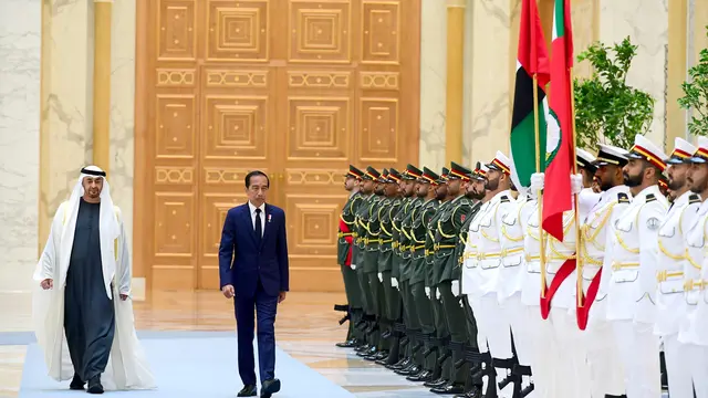 Jokowi Terima Penghargaan Sipil Tertinggi 'Order of Zayed' dari Presiden MBZ