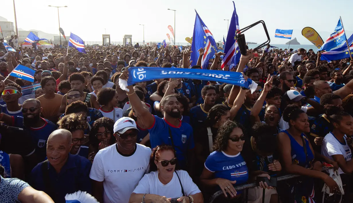 Kelolosan ini membuat The Blue Sharks menjadi negara dengan populasi terkecil kedua yang lolos ke Piala Dunia, setelah Islandia, pada Piala Dunia 2018. (AFP/Queila Fernandes)