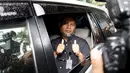 Wakil Ketua KPK, Bambang Widjojanto saat berada didalam mobil, Jakarta, Selasa (3/2/2015). Bambang Widjojanto memenuhi panggilan pemeriksaan kedua sebagai tersangka di Bareskrim Mabes Polri. (Liputan6.com/Faisal R Syam)