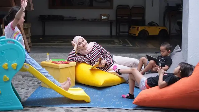 Zaskia Adya Mecca bikin playgorund di teras rumah. (Foto: Instagram @zaskiadyamecca)