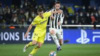 Gelandang Juventus, Adrien Rabiot, saat bersua Villarreal pada laga leg pertama 16 besar Liga Champions di Estadio de la Ceramica, Rabu (23/2/2022) dini hari WIB. (AFP/Jose Jordan)