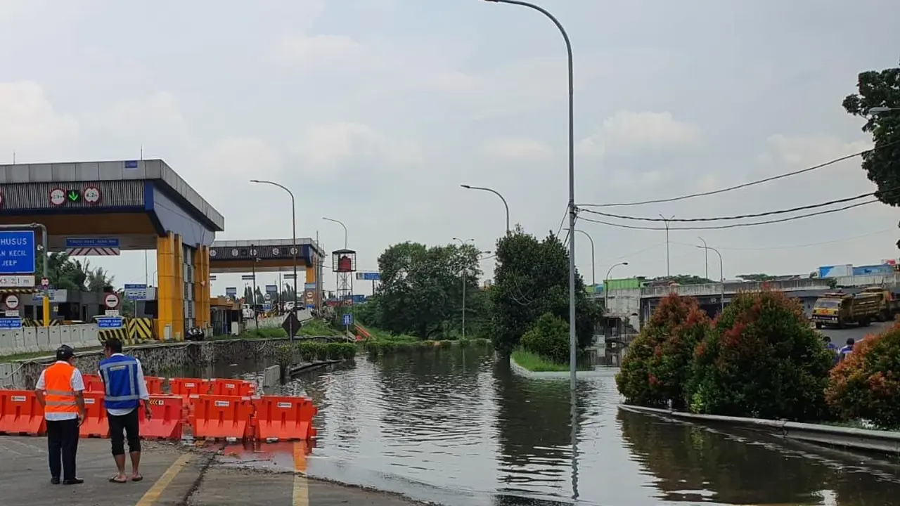 PT Jasa Marga (Persero) Tbk masih terus melakukan penanganan genangan banjir di Jalan Tol Jakarta-Merak, tepatnya di Simpang Susun (SS) Bitung Km 26