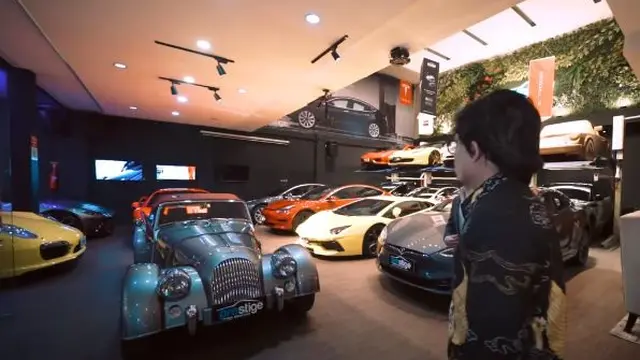Bergaya Klasik, Ini 6 Momen Atta Halilintar dan Aurel Hermansyah Beli Mobil Nikah